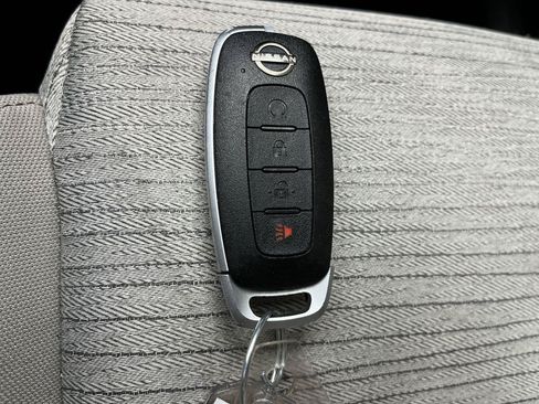 Used 2023 Nissan Rogue SV AWD/4WD image 23