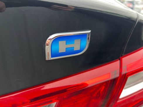 Used 2017 Chevrolet Malibu Hybrid FWD image 5