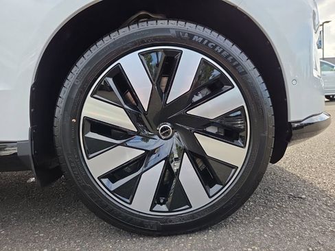 New 2025 Volvo EX90 Plus w/ Protection Package Premier image 10