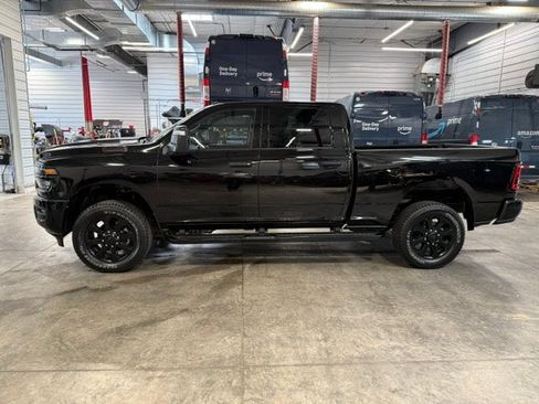 Used 2025 RAM 2500 Big Horn AWD/4WD image 31