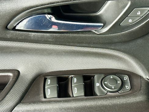 Used 2022 Chevrolet Equinox RS w/ Infotainment Package FWD image 23