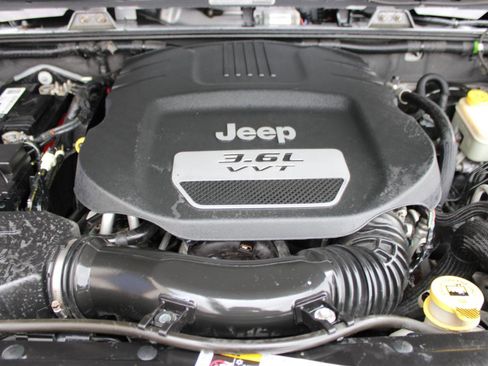 Used 2013 Jeep Wrangler Unlimited Rubicon w/ Dual Top Group image 44