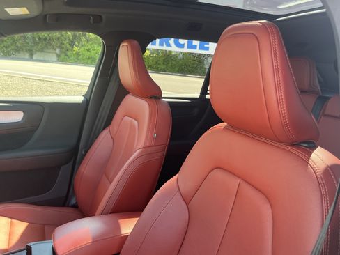Used 2019 Volvo XC40 T5 Momentum AWD/4WD image 18