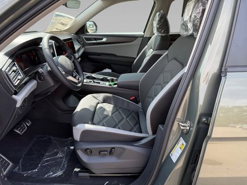 New 2025 Volkswagen Atlas Peak Edition SE image 15