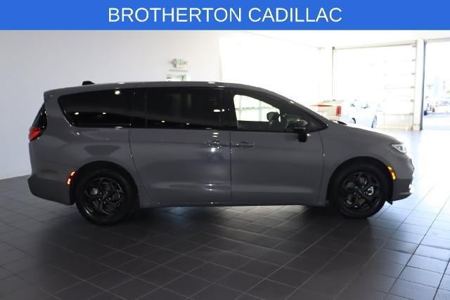 Used 2023 Chrysler Pacifica Limited w/ S Appearance Package FWD image 9