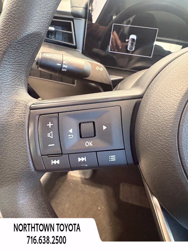 Used 2025 Nissan Kicks S AWD/4WD image 23
