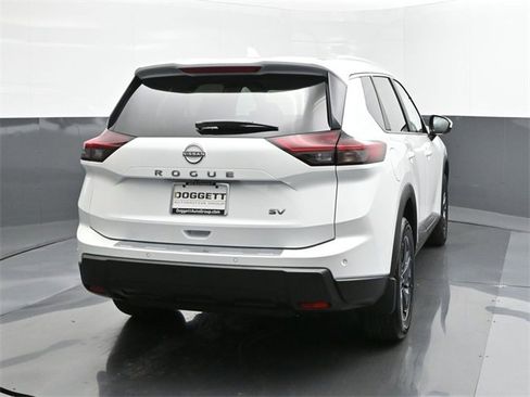 Used 2024 Nissan Rogue SV w/ SV Premium Package image 11
