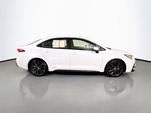 Certified 2025 Toyota Corolla SE w/ SE Premium Package AWD/4WD image 9