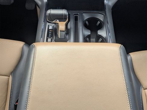 Used 2022 Ford F150 Lariat w/ Equipment Group 502A High image 20