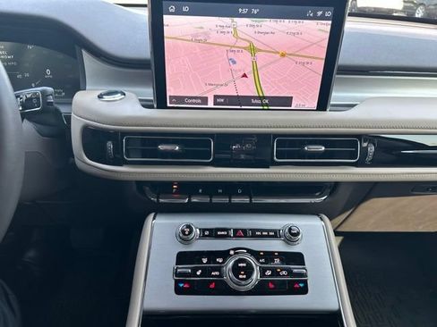 Used 2022 Lincoln Aviator AWD w/ Premium Package image 21
