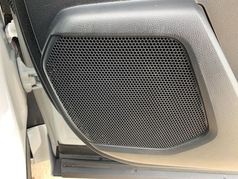 Used 2024 Toyota Highlander XLE image 23