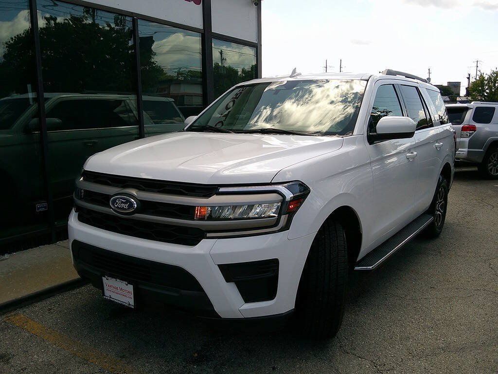 Used 2023 Ford Expedition XLT AWD/4WD image 2