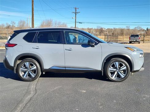Used 2021 Nissan Rogue SL w/ Premium Package image 2