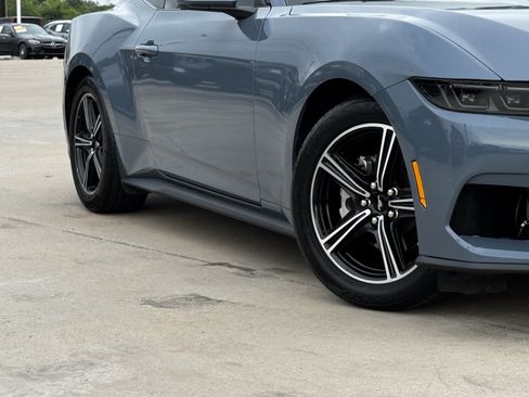 Used 2025 Ford Mustang Coupe RWD image 12