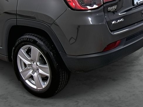 Used 2022 Jeep Compass Latitude w/ Sun and Sound Group AWD/4WD image 9