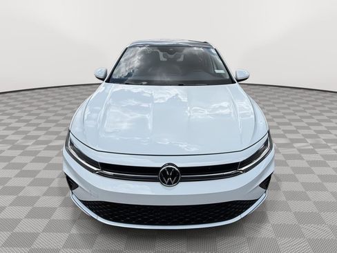 New 2025 Volkswagen Jetta SE image 4