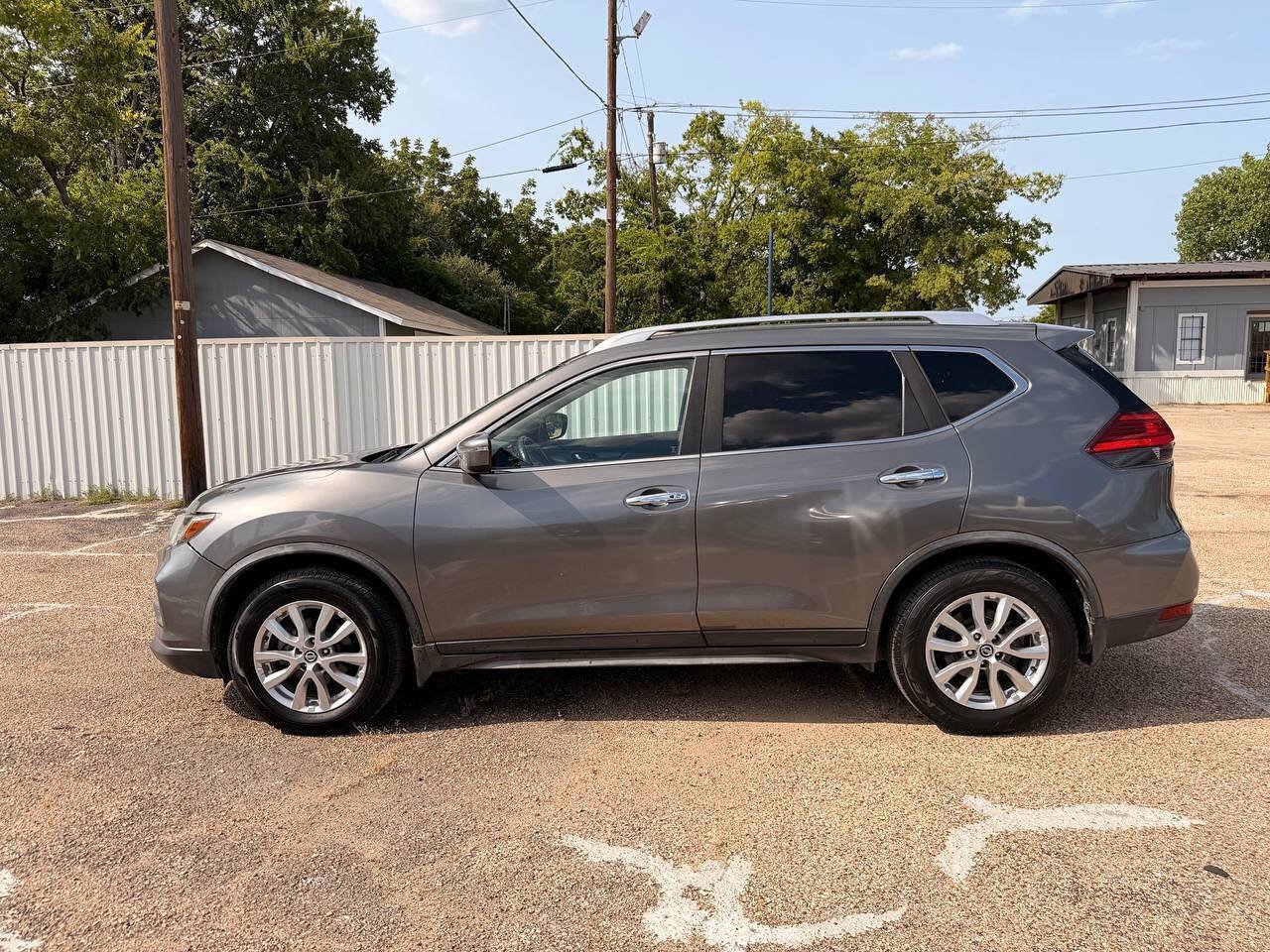 Used 2017 Nissan Rogue SV FWD image 9