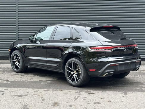 Used 2025 Porsche Macan image 3