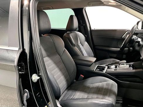 Used 2023 Mitsubishi Outlander SE image 31