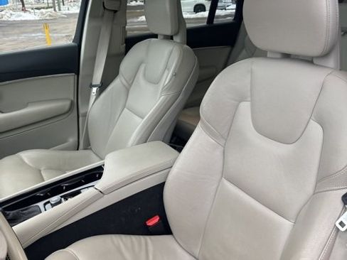 Used 2020 Volvo XC90 T6 Momentum image 16