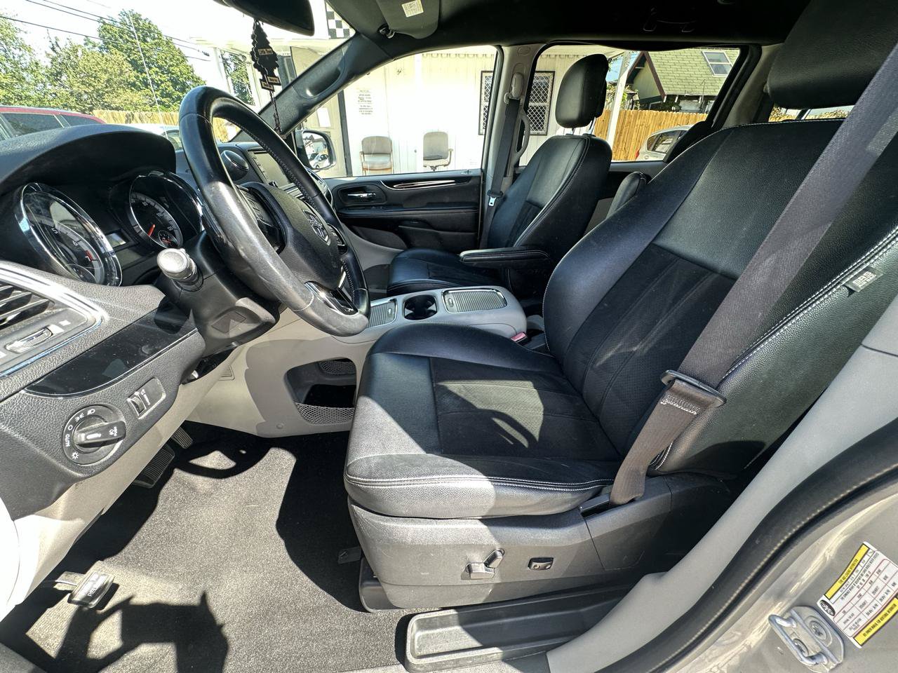 Used 2019 Dodge Grand Caravan SXT FWD image 9