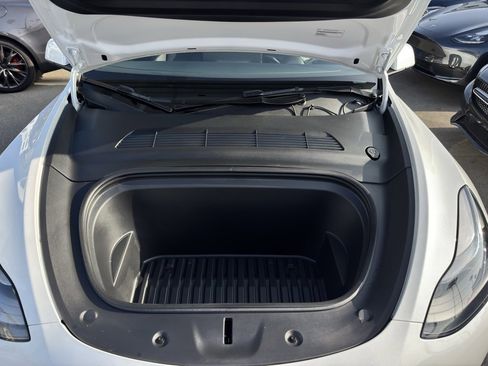 Used 2024 Tesla Model Y Long Range image 11