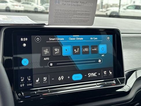 Used 2025 Volkswagen Atlas Cross Sport SE FWD image 22