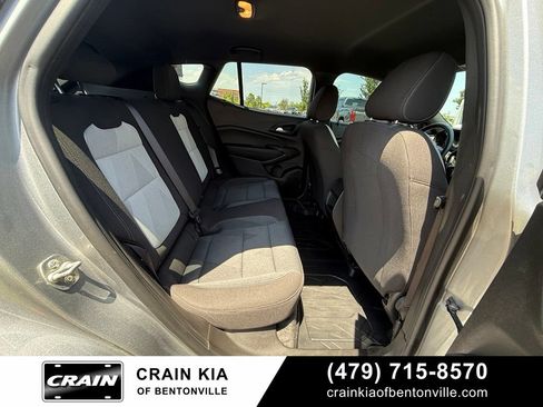 Used 2025 Chevrolet Trax RS FWD image 30