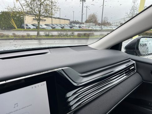 Used 2025 Toyota Camry LE image 34