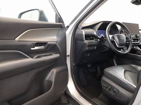 Used 2024 Toyota Grand Highlander XLE image 9