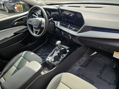 New 2026 Chevrolet Trax LT w/ Midnight Edition FWD image 10