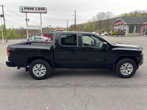 Used 2024 Nissan Frontier SV w/ SV Convenience Package AWD/4WD image 2