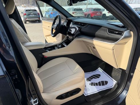 Used 2024 Jeep Grand Cherokee Limited image 31