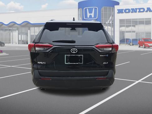 Used 2021 Toyota RAV4 XLE image 7