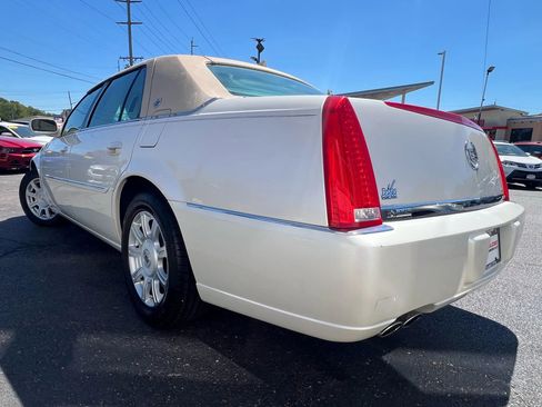 Used 2009 Cadillac DTS w/ Trunk Convenience Package image 10