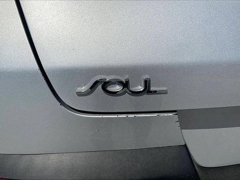 Used 2021 Kia Soul LX FWD image 23