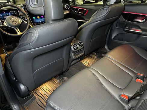 Used 2025 Mercedes-Benz GLC 300 4MATIC image 21