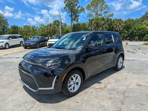 Certified 2025 Kia Soul LX w/ LX Technology Package FWD image 4