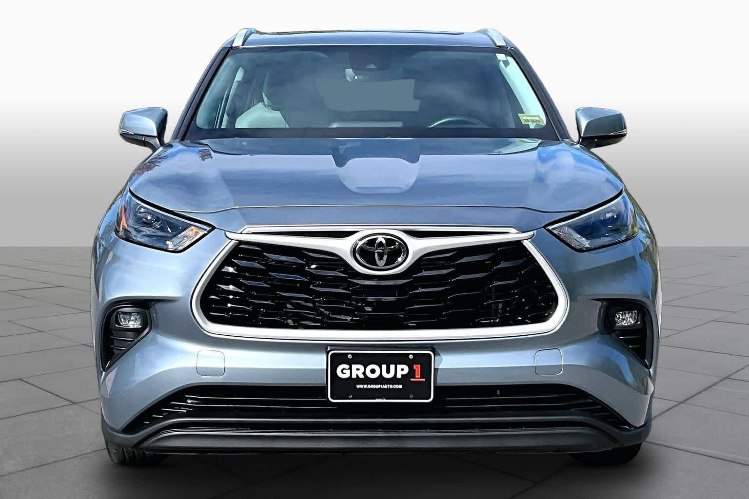 Used 2022 Toyota Highlander XLE AWD/4WD image 4