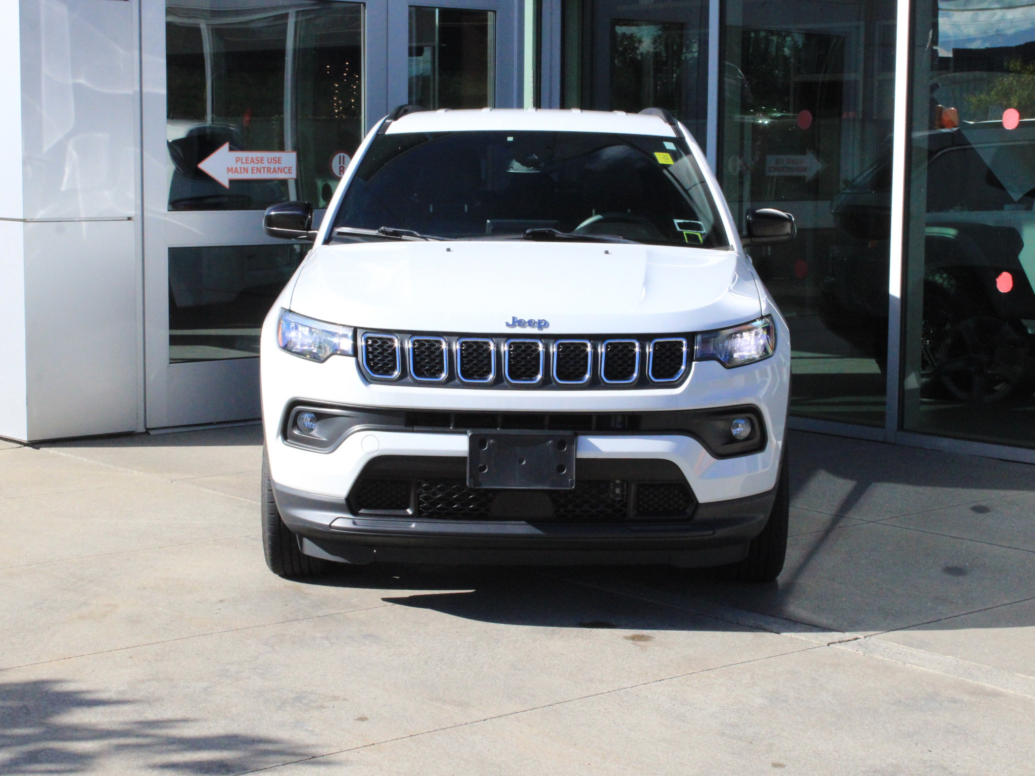 Used 2023 Jeep Compass Latitude w/ Convenience Group AWD/4WD image 2