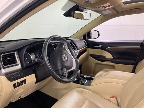 Used 2017 Toyota Highlander Limited Platinum w/ Carpet Mat Package AWD/4WD image 30