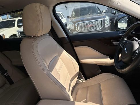 Used 2017 Jaguar F-PACE Prestige image 13