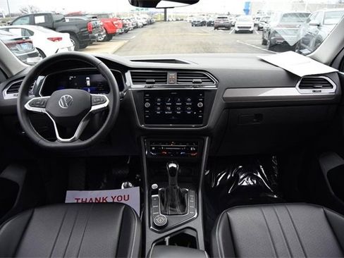 Certified 2022 Volkswagen Tiguan SE image 7