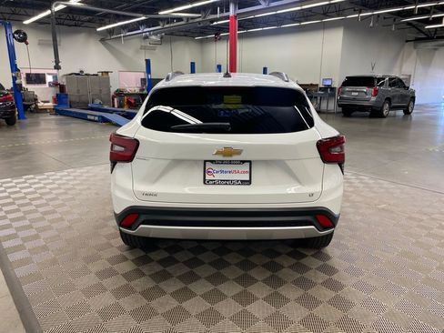 Used 2025 Chevrolet Trax LT FWD image 8