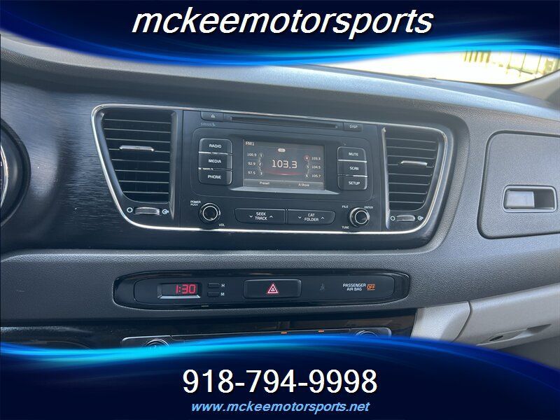 Used 2016 Kia Sedona L FWD image 17