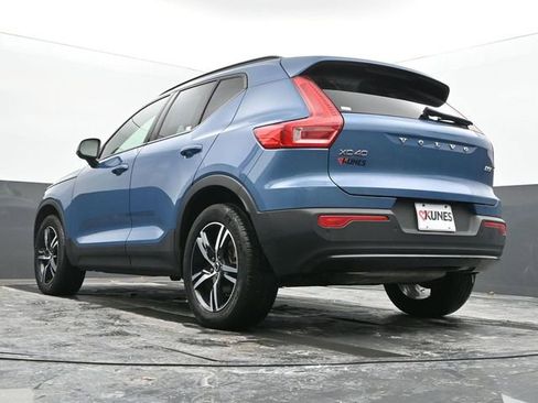 Used 2024 Volvo XC40 B5 Core image 46