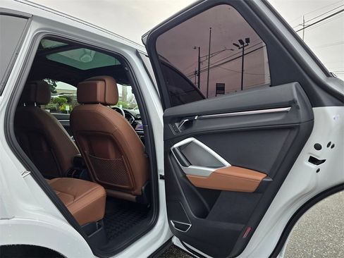 Used 2021 Audi Q3 2.0T Premium Plus w/ Premium Plus Package image 14