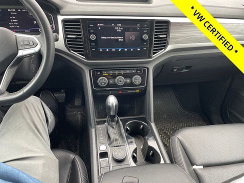 Certified 2022 Volkswagen Atlas Cross Sport SE w/ Black Wheel Package image 20