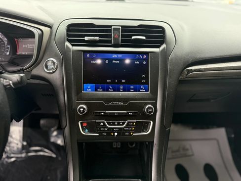 Used 2020 Ford Fusion SE w/ Equipment Group 151A FWD image 22