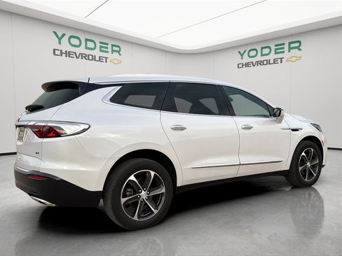 Used 2022 Buick Enclave Essence w/ Sport Touring Edition image 5